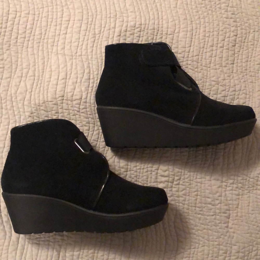 NWT Steven by Steve Madden black, sueded leather, wedge ankle boots 7.5